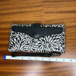 NWT Patricia Nash Valentia II Printed Leather Wristlet Sunflower Black & White